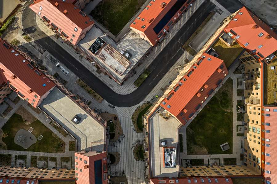 Das Klassische bekommt eine moderne Note in Kopenhagens Blöcken, die mit Stahlprofilen verkleidet wurden, Køhlers Have, Borgmester Christiansens Gade 17, 2450 København SV